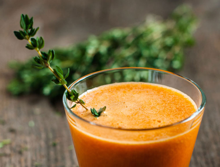 Carrot juice with thyme