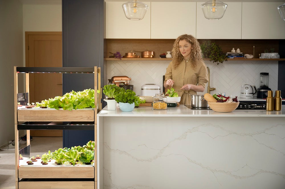 Woman and the Click & Grow 25 in her kitchen.